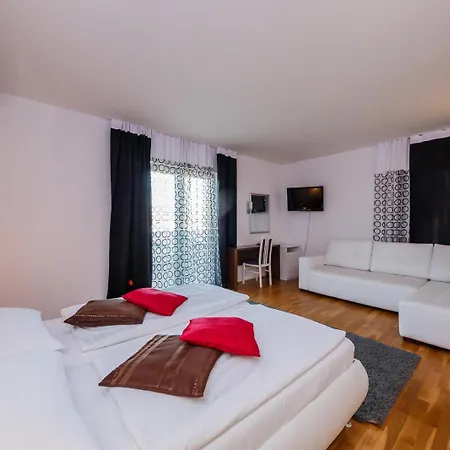 Sveti Kriz מלון Arbanija