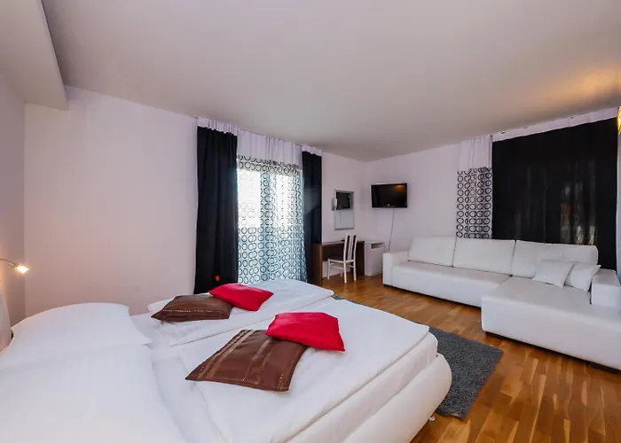 Sveti Kriz Hotel Arbanija