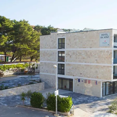 Sveti Kriz 4* Arbanija