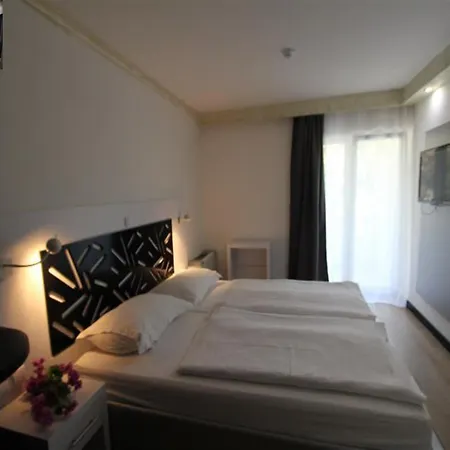 Sveti Kriz 4* Arbanija