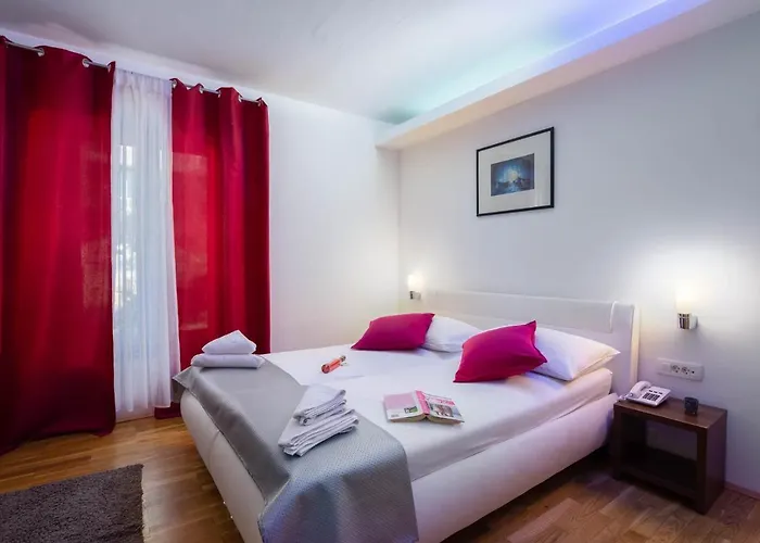 Sveti Kriz Hotel Arbanija