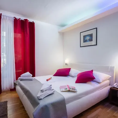 Sveti Kriz Hotel Arbanija