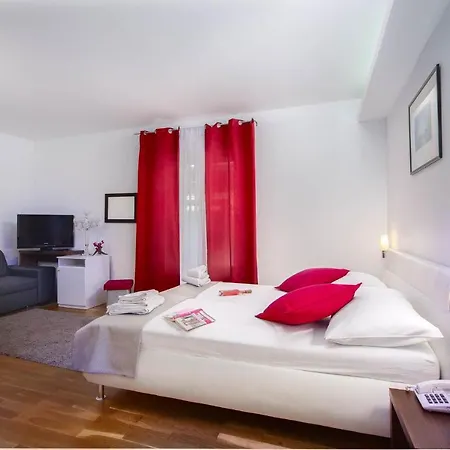 Hotel Sveti Kriz 4*