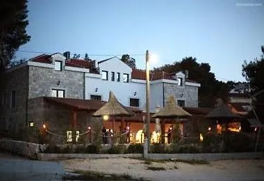 Sveti Kriz 酒店 Arbanija