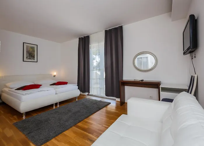 Sveti Kriz 酒店 4*